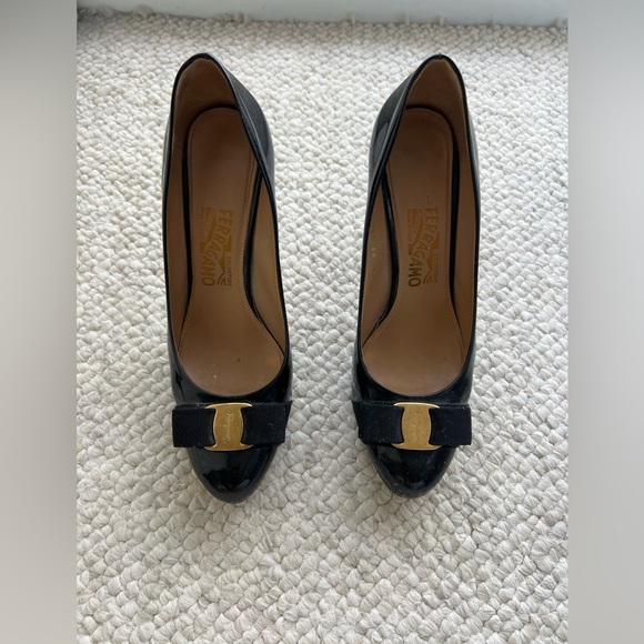 Salvatore Ferragamo Vara Bow Patent Pumps Sz 8.5 - Picture 9 of 12